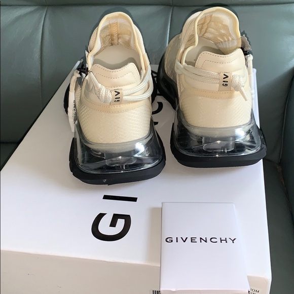 GIVENCHY  Spectre Low Top Sneaker - Picture 4 of 9